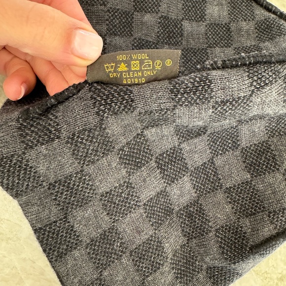 Louis Vuitton Men’s Wool Damier Beanie - Picture 4 of 5
